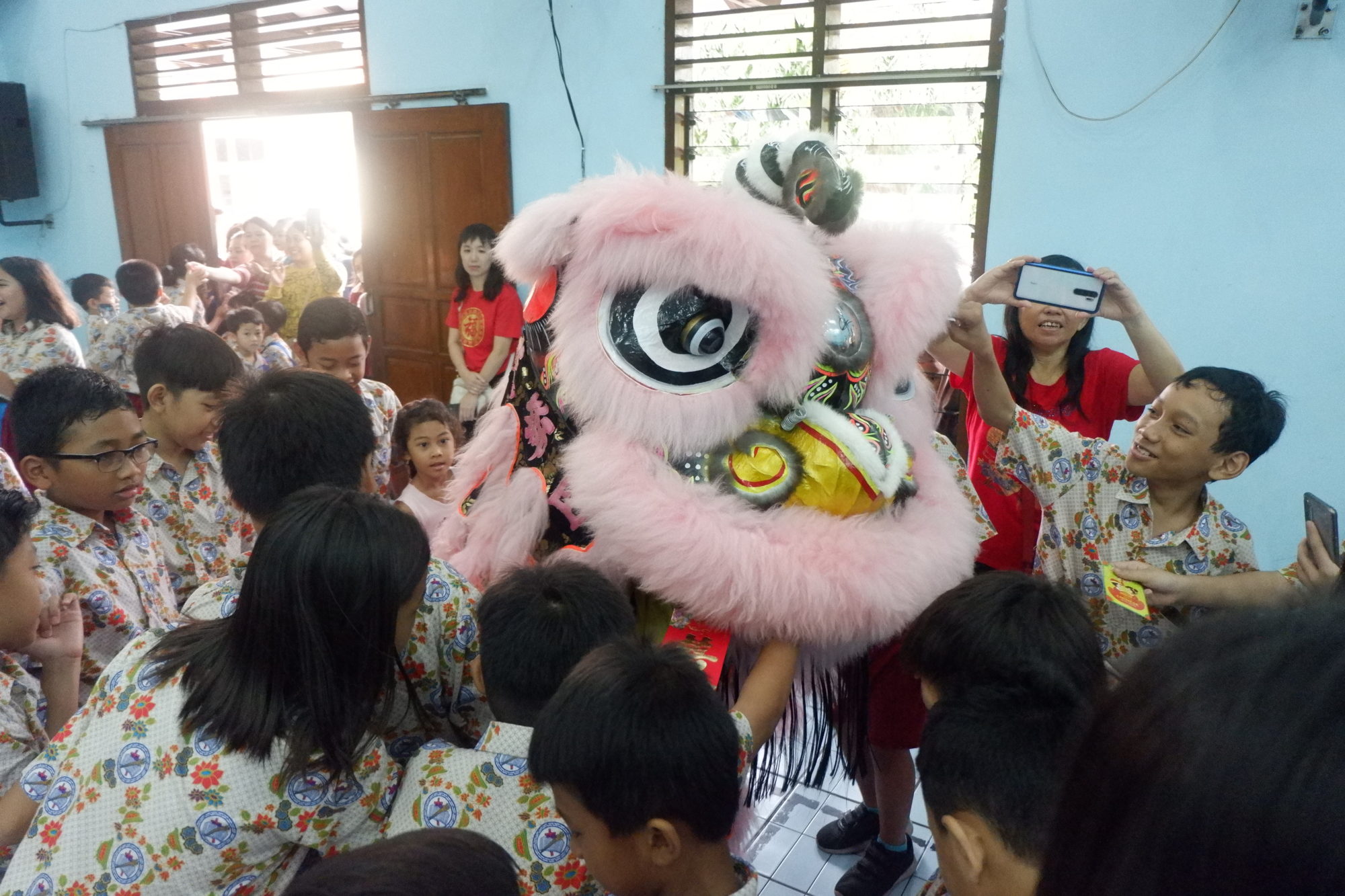 Atraksi Barongsai dan Makan Bersama Komite SD Masehi Kudus Dalam Rangka Merayakan Imlek dan Cap Go Meh 2020